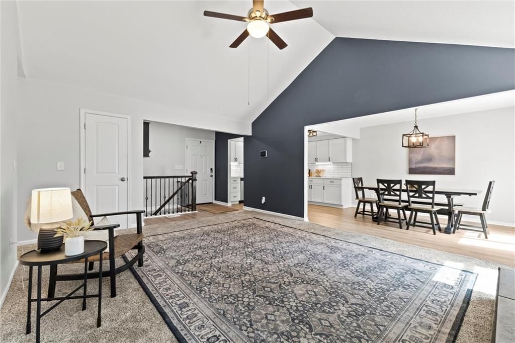 Photo 8 of 36 - 406 NE Keystone Drive