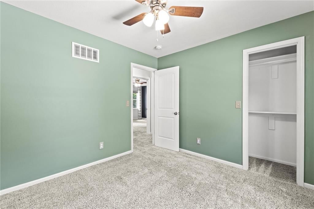Photo 21 of 36 - 406 NE Keystone Drive
