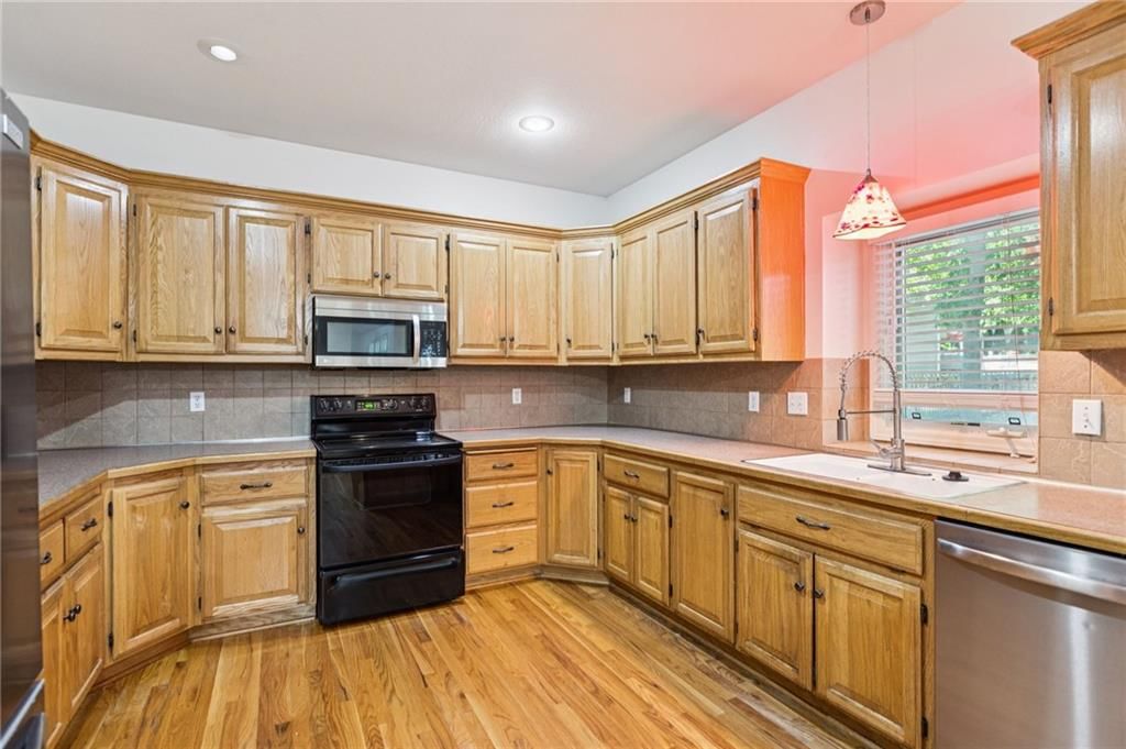 1024 Redwood Lane — photo 7