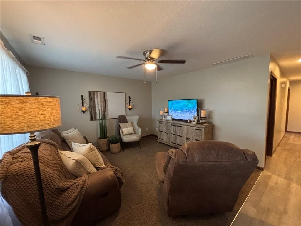 Photo 6 of 33 - 206 N Cypress Unit B Street