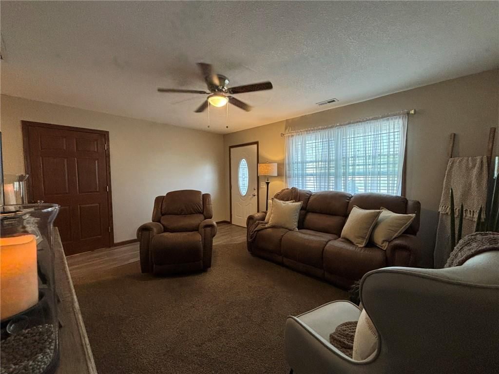 Photo 8 of 33 - 206 N Cypress Unit B Street