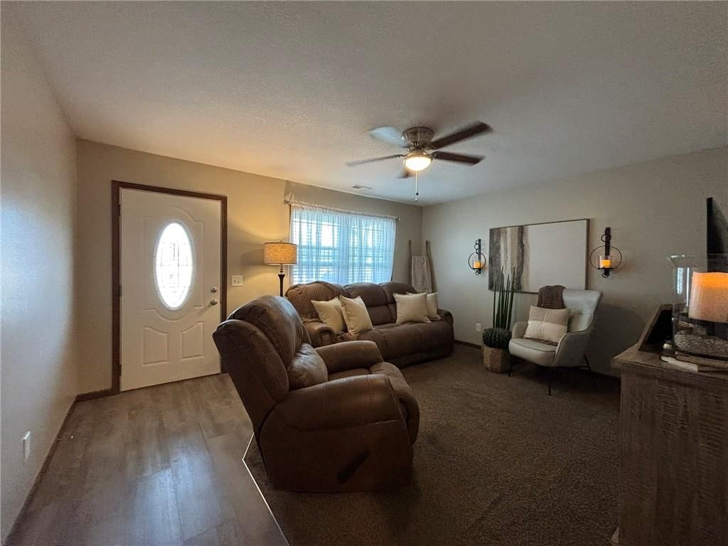 Photo 9 of 33 - 206 N Cypress Unit B Street