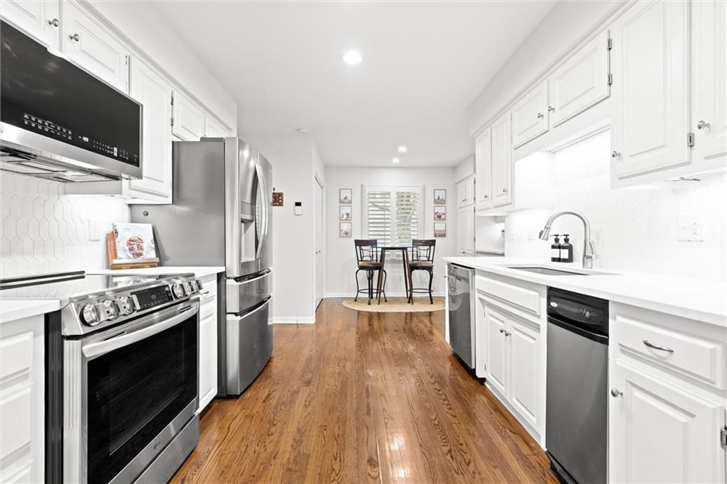 Photo 13 of 41 - 4403 W 112th Terrace