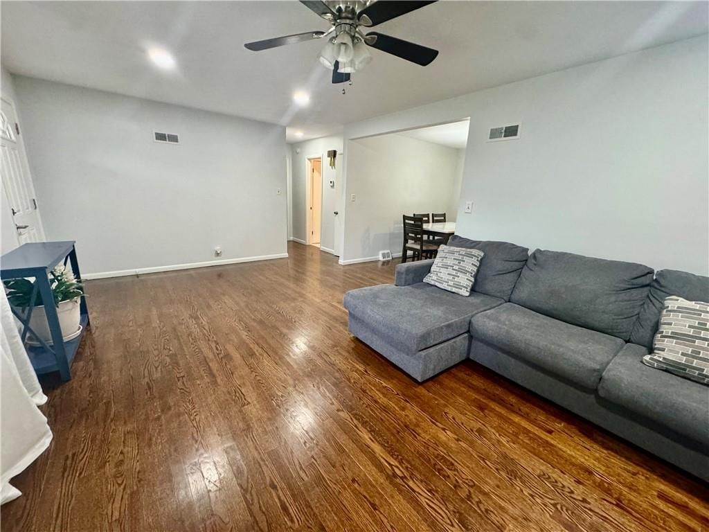 Photo 5 of 23 - 6515 Sears Drive