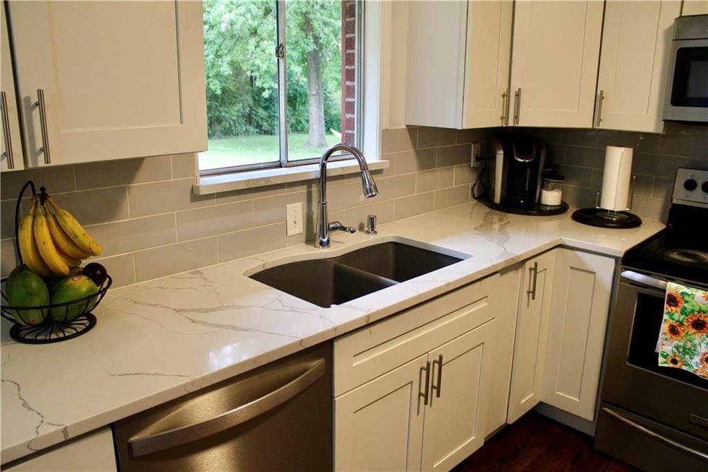 Photo 9 of 23 - 6515 Sears Drive