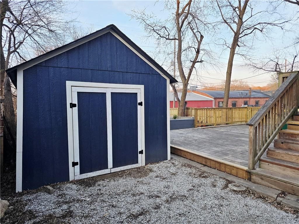 208 W Piankishaw Street — photo 21