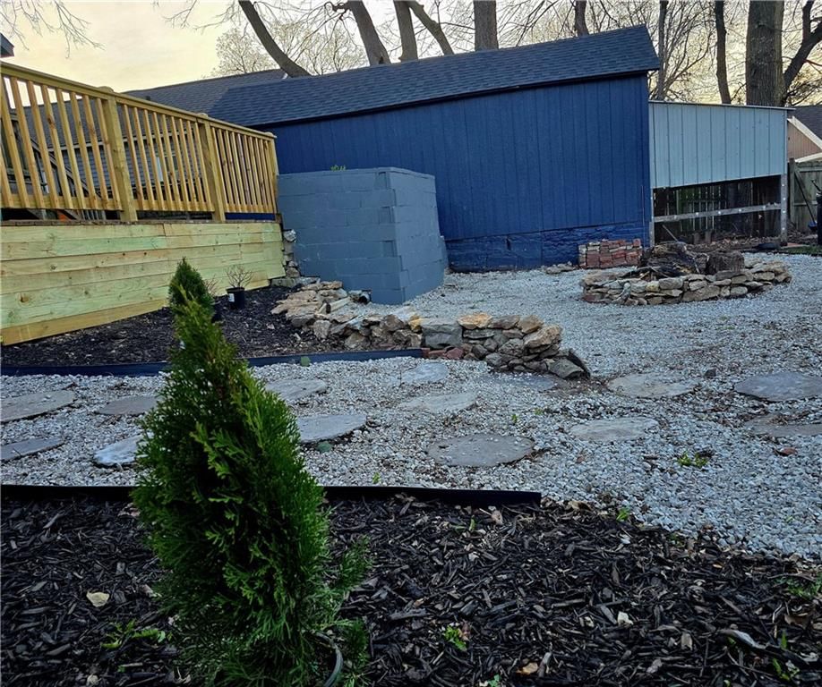 208 W Piankishaw Street — photo 22