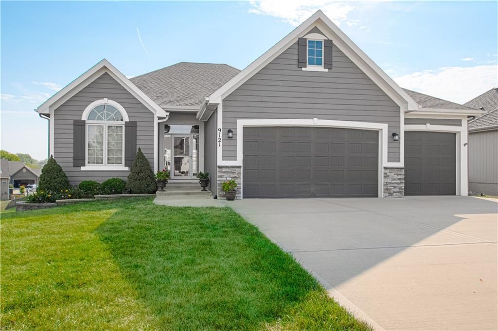 9121 N Myrtle Avenue, Kansas City, MO