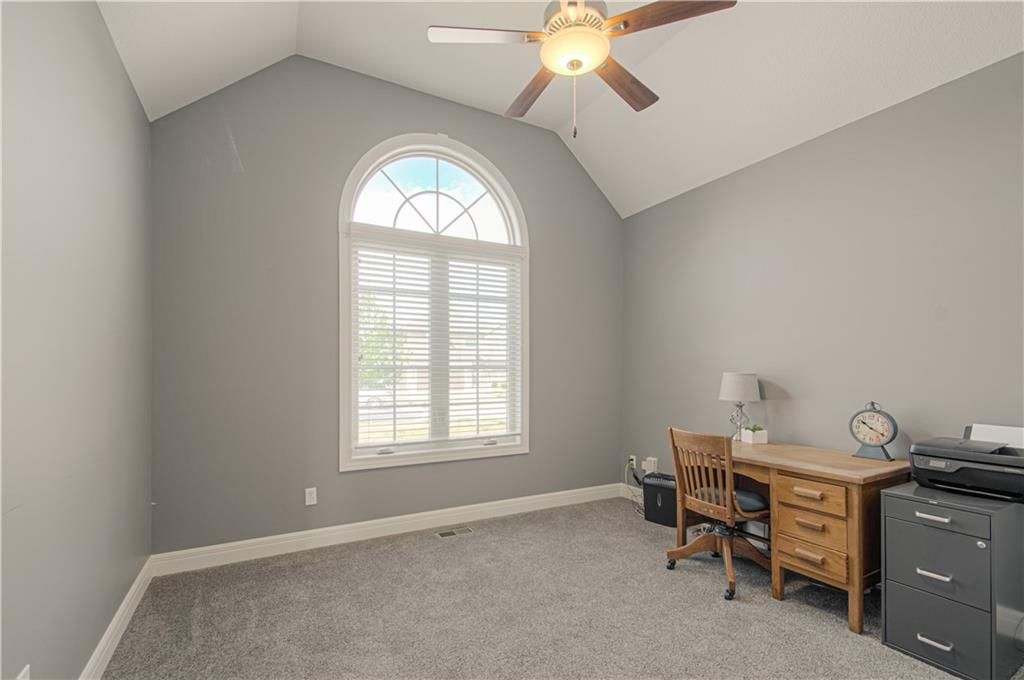 9121 N Myrtle Avenue — photo 23