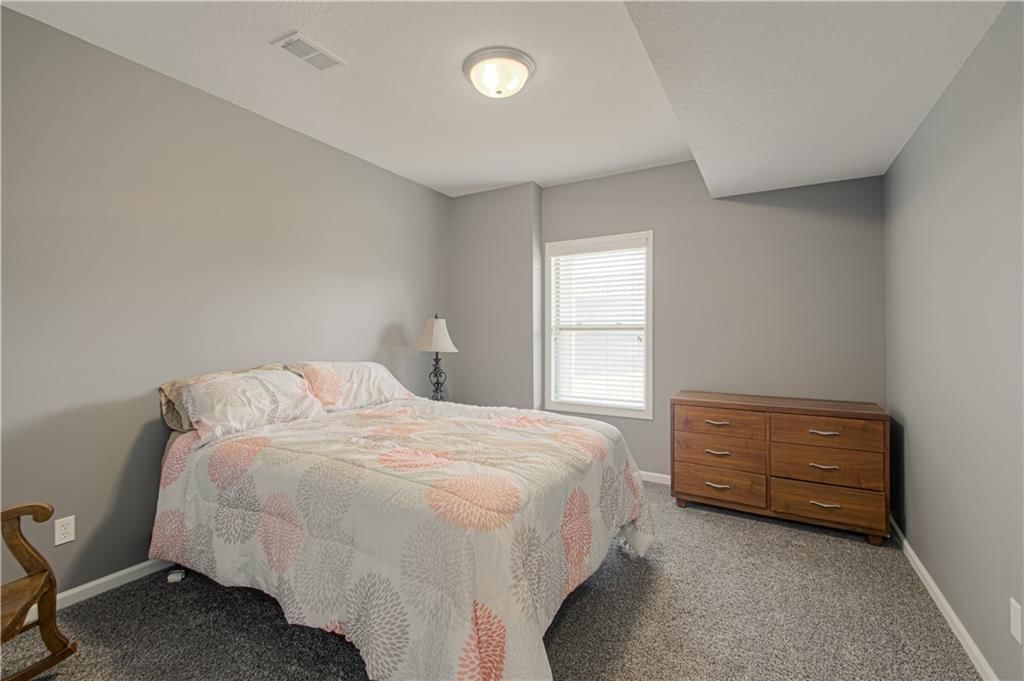 9121 N Myrtle Avenue — photo 32