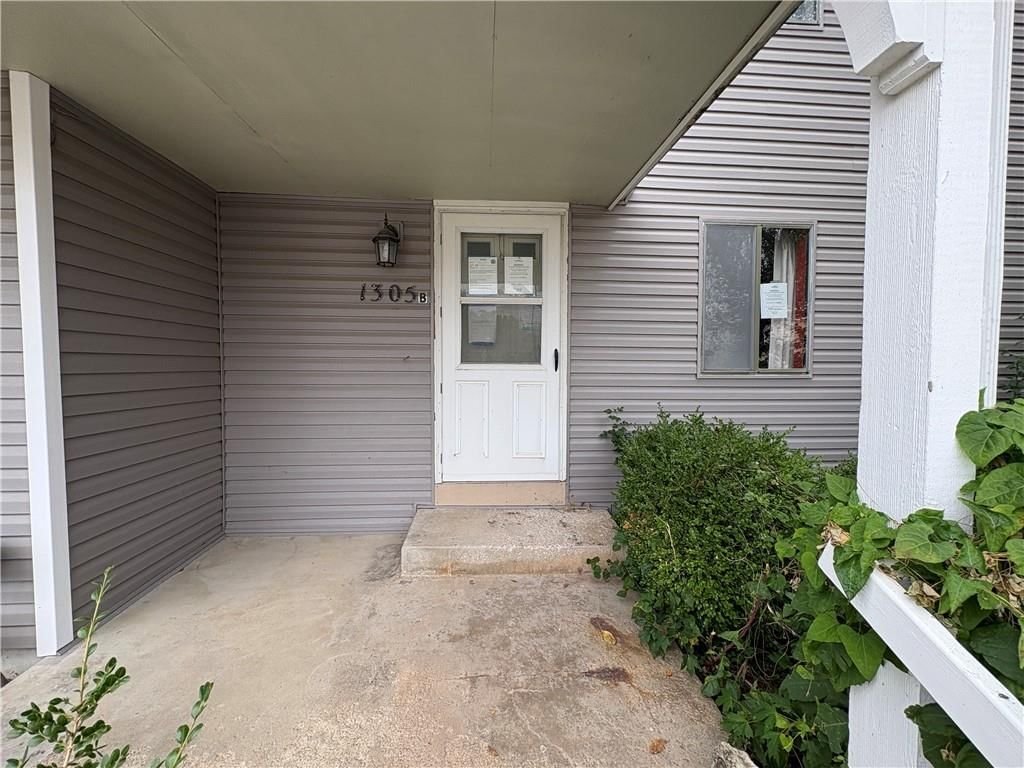 1305 E 123RD Terrace — photo 2