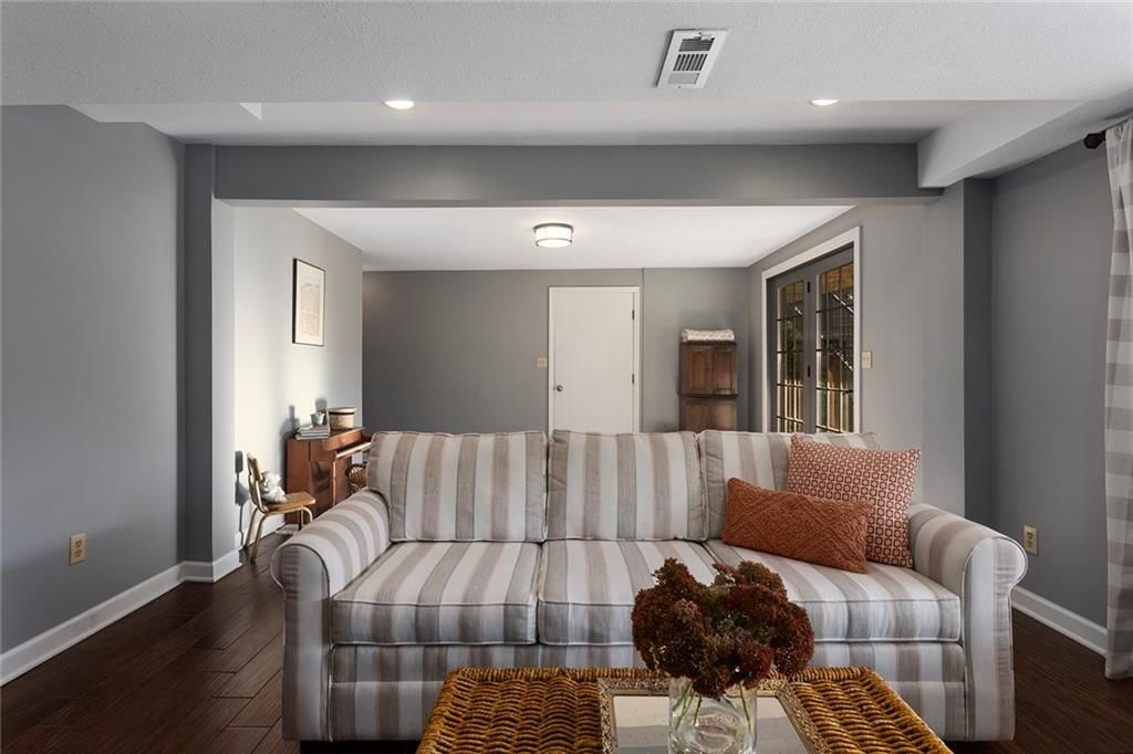 900 Wildbriar Drive — photo 40