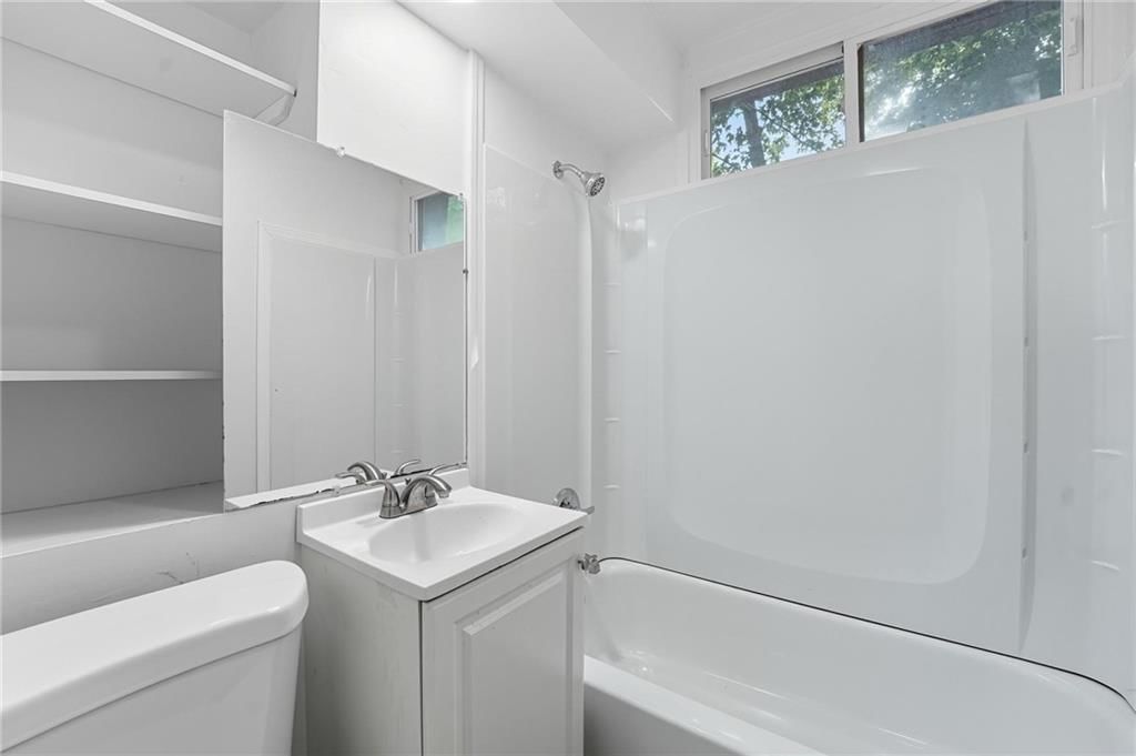 Photo 11 of 19 - 4617 N Troost Avenue