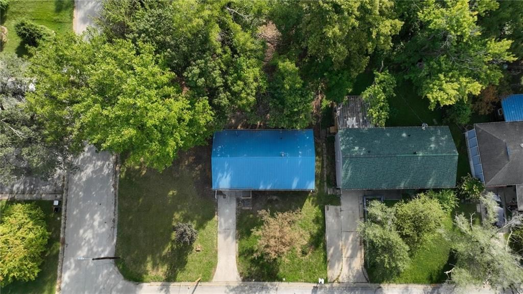 Photo 15 of 19 - 4617 N Troost Avenue