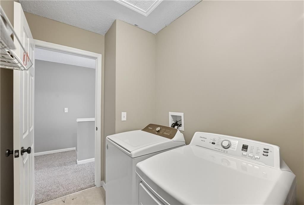 Photo 16 of 24 - 5426 N Hickory Street