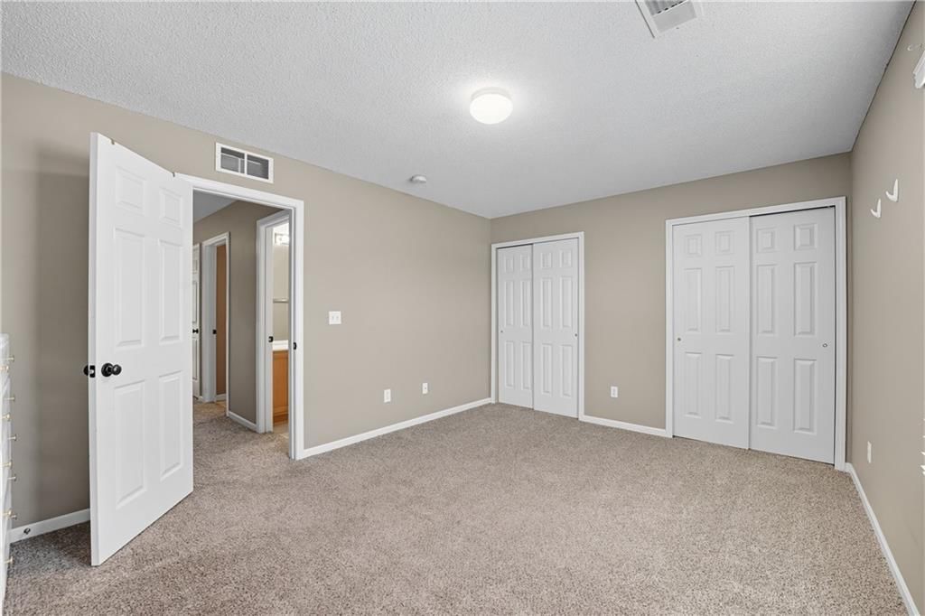 Photo 17 of 24 - 5426 N Hickory Street