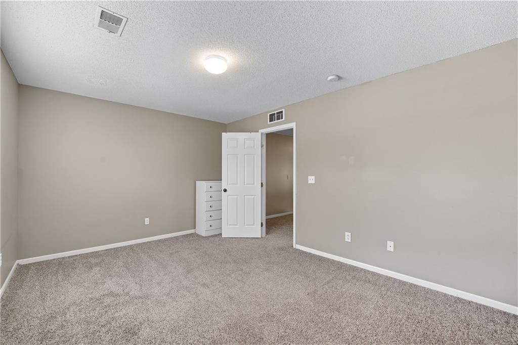 Photo 18 of 24 - 5426 N Hickory Street