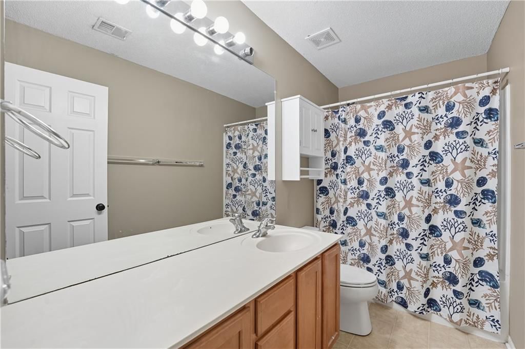 Photo 19 of 24 - 5426 N Hickory Street