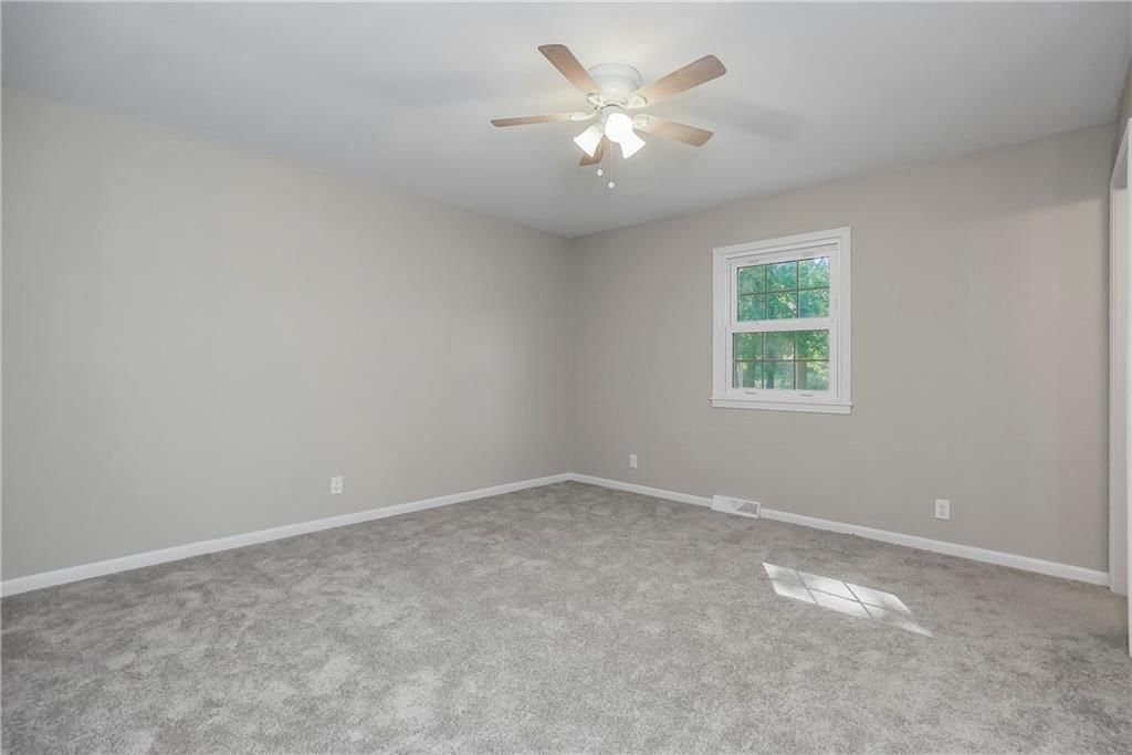 Photo 7 of 46 - 19110 S Sunray Drive