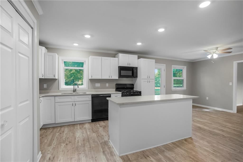 Photo 14 of 46 - 19110 S Sunray Drive