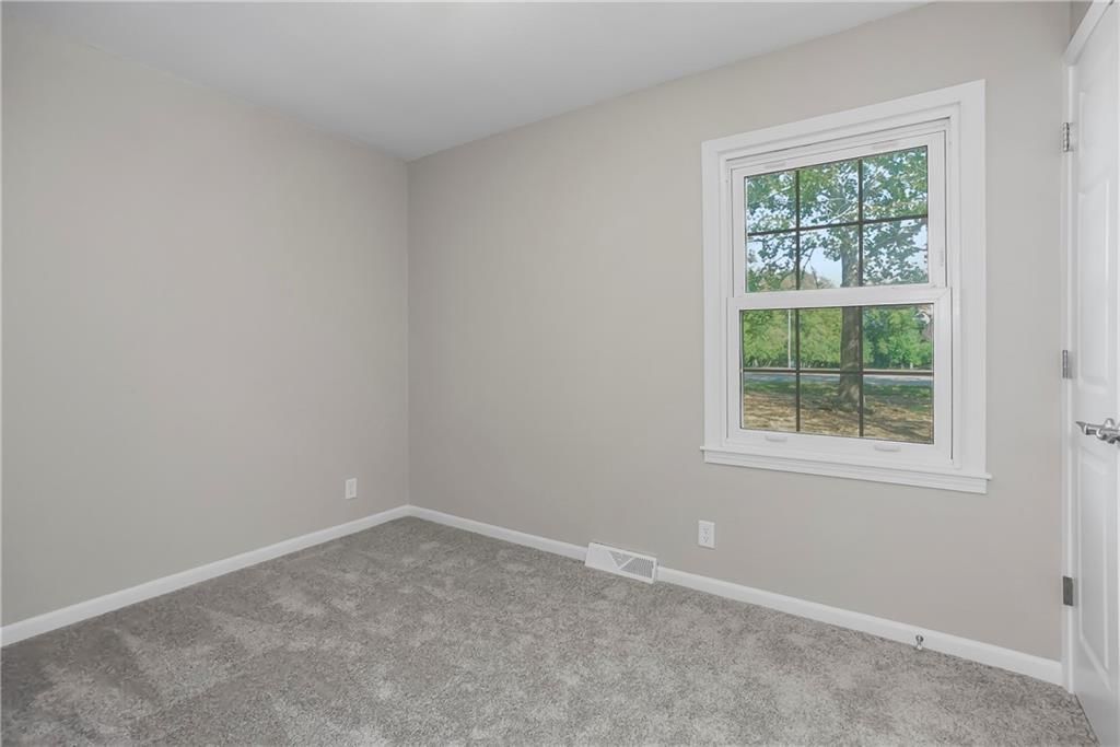 Photo 24 of 46 - 19110 S Sunray Drive