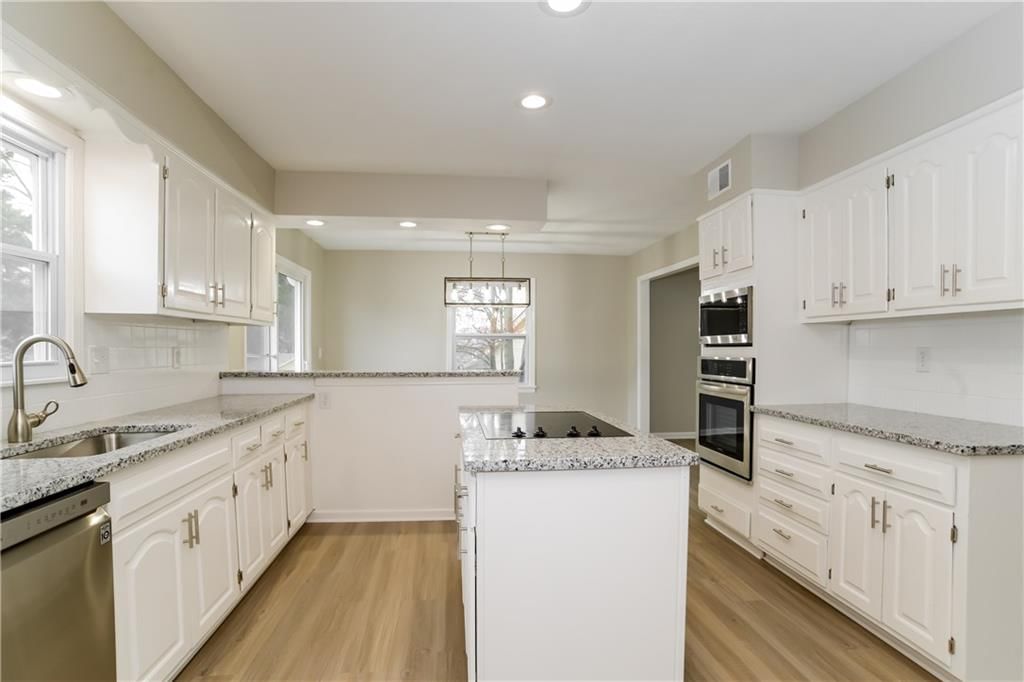 Photo 5 of 16 - 6723 Hauser Drive