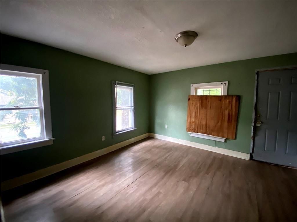 2450 HARDESTY Avenue — photo 27