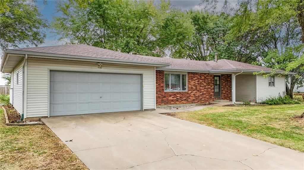 49 Lakeshore Drive, Garnett, KS
