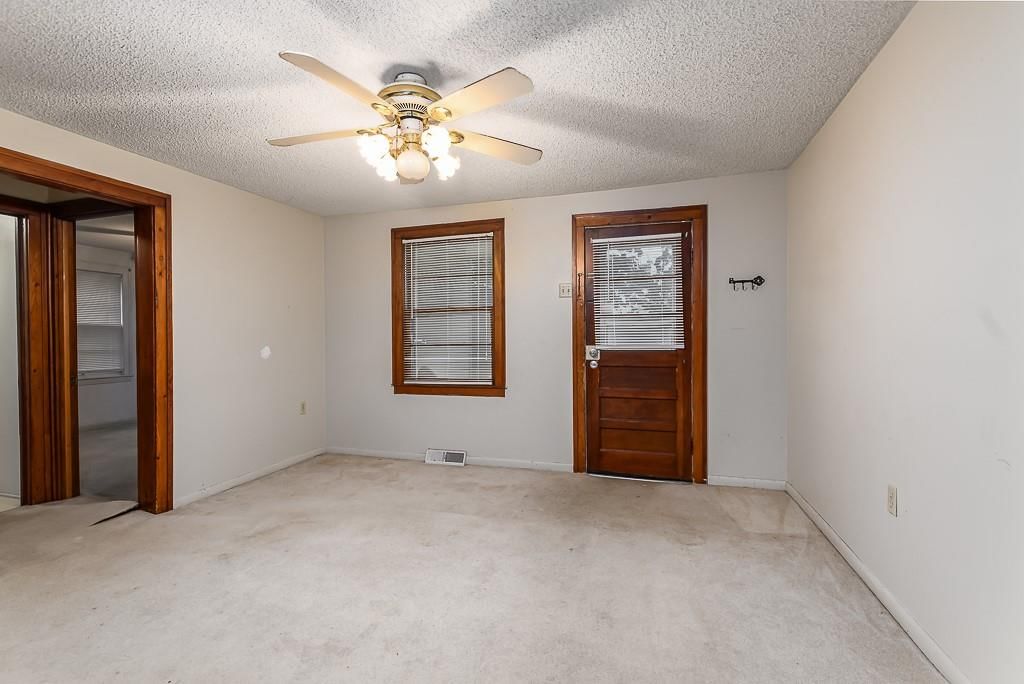 32845 W 84th Street — photo 4