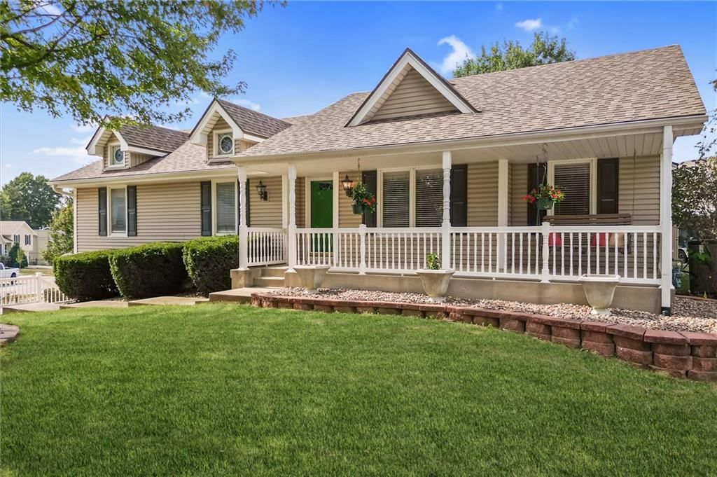 806 E 18th Street, Kearney, MO