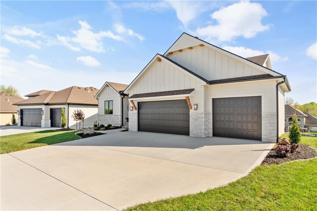 4312 NE Hideaway Drive — photo 3