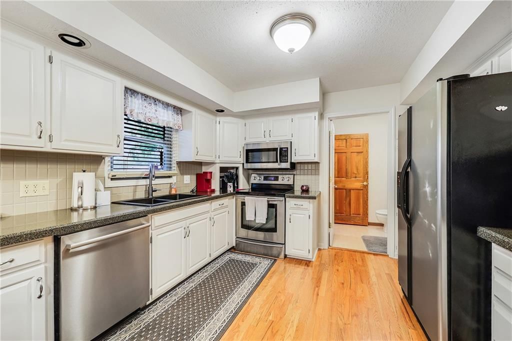 904 NW Oakridge Drive — photo 13