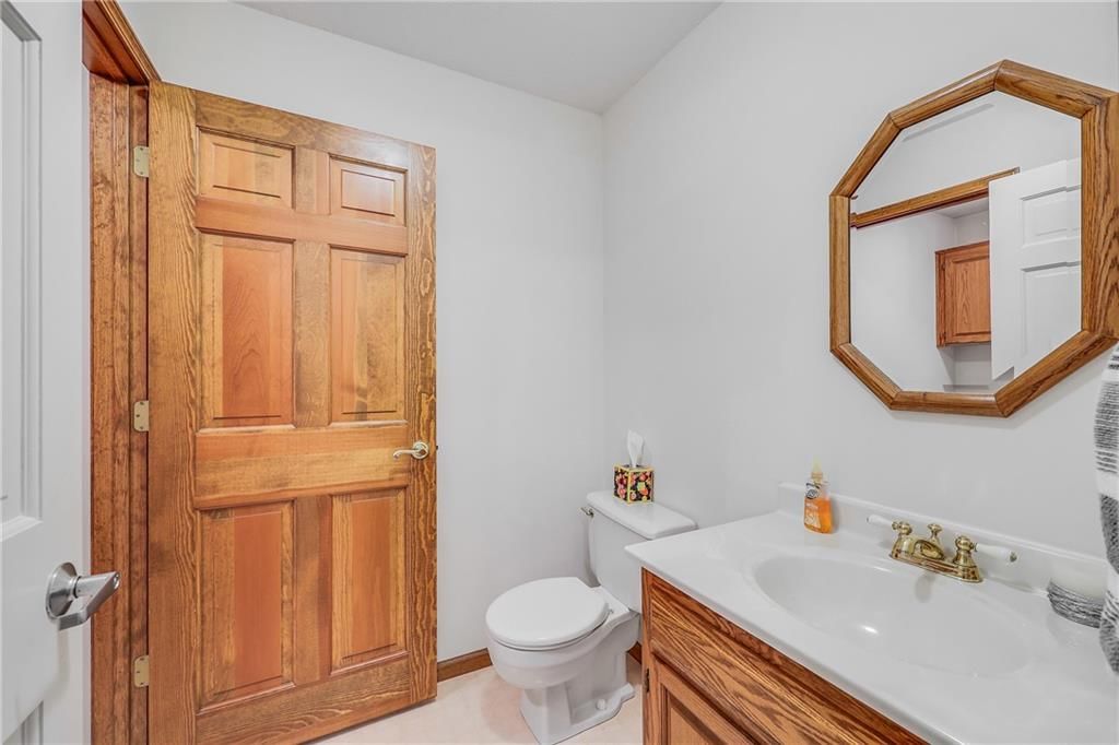 904 NW Oakridge Drive — photo 14