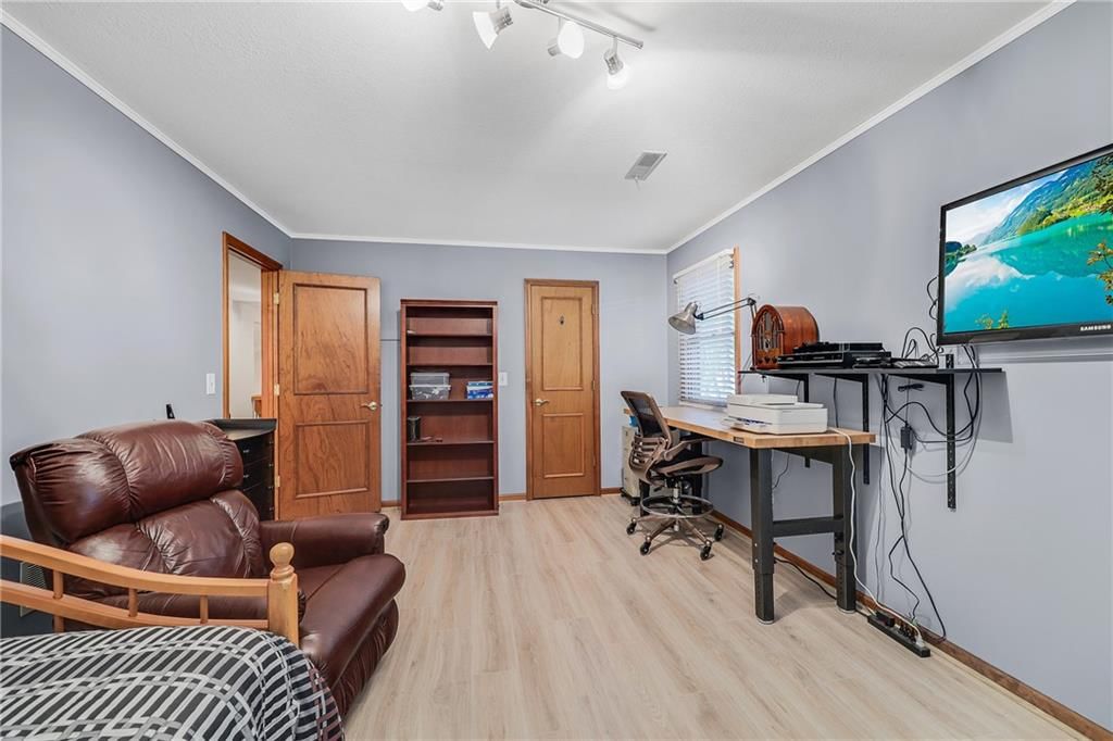 904 NW Oakridge Drive — photo 29
