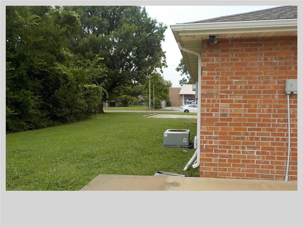 1003 W 11th Street — photo 4