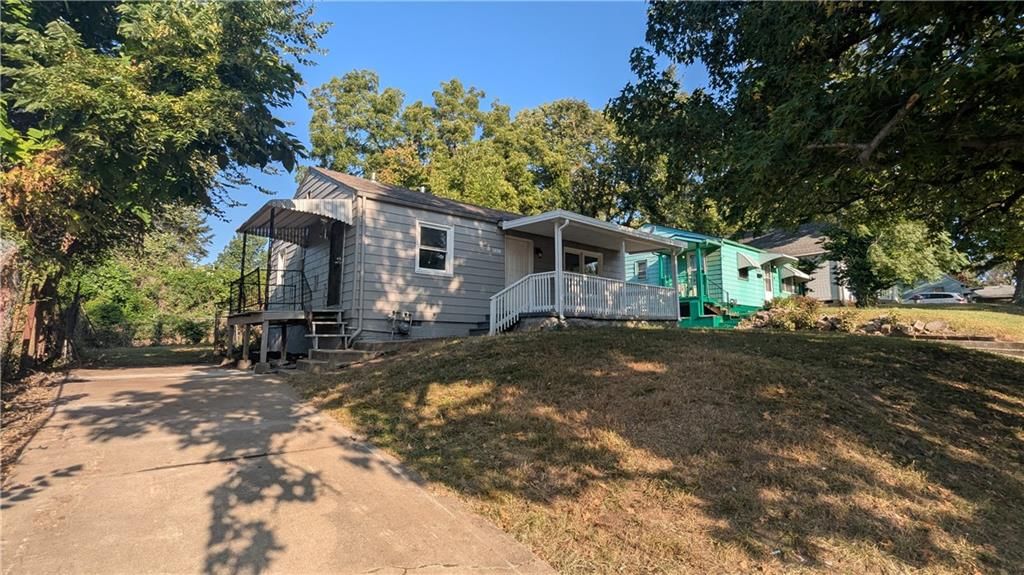 5638 S Benton Avenue — photo 3