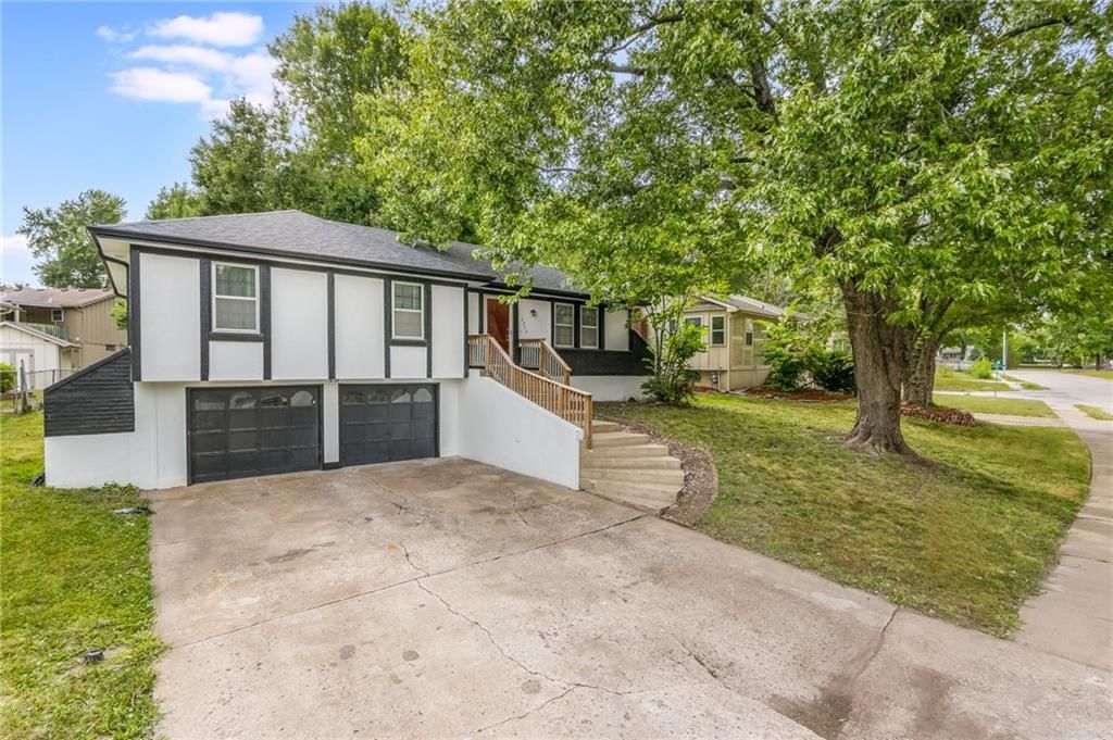 2972 Iva Drive — photo 3