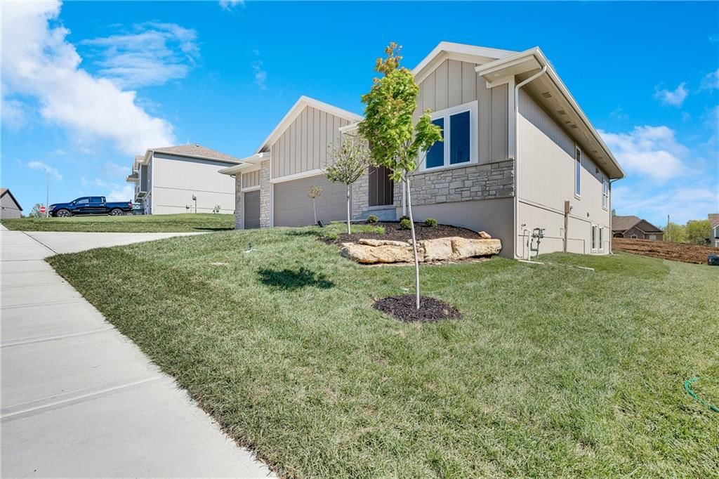 1202 Morgan Drive — photo 2