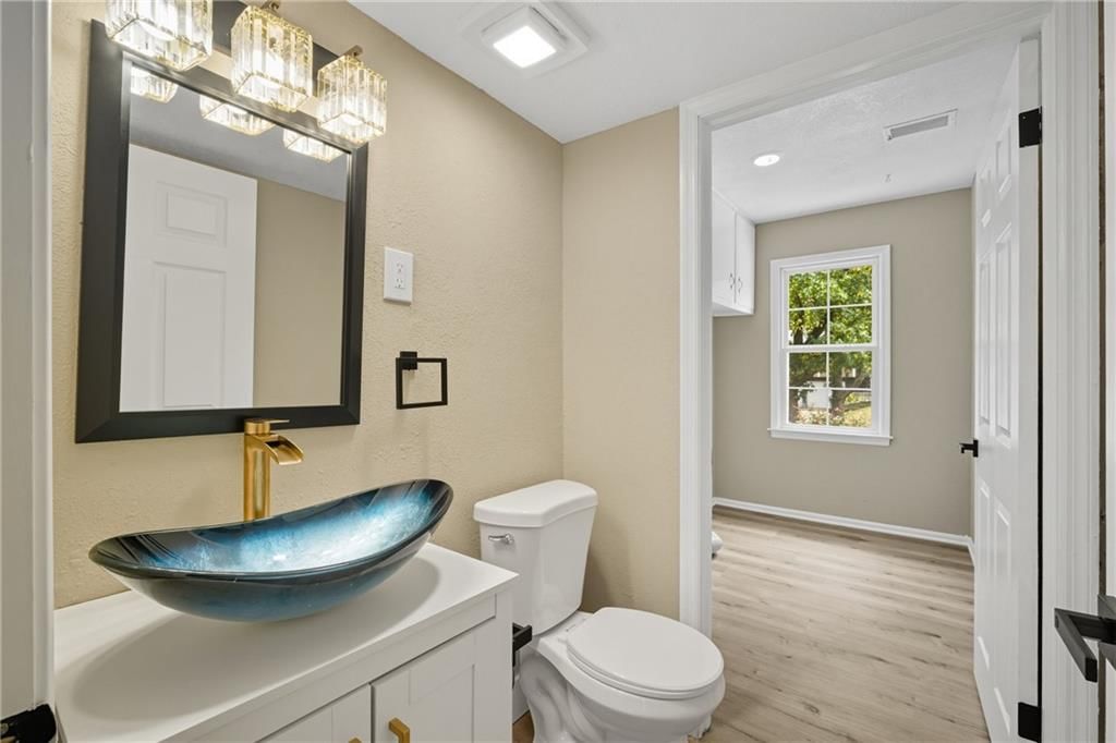 10528 Wenzel Avenue — photo 18