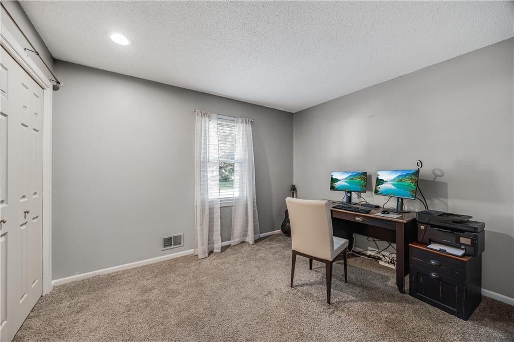 1000 SW Lakeview Boulevard — photo 21
