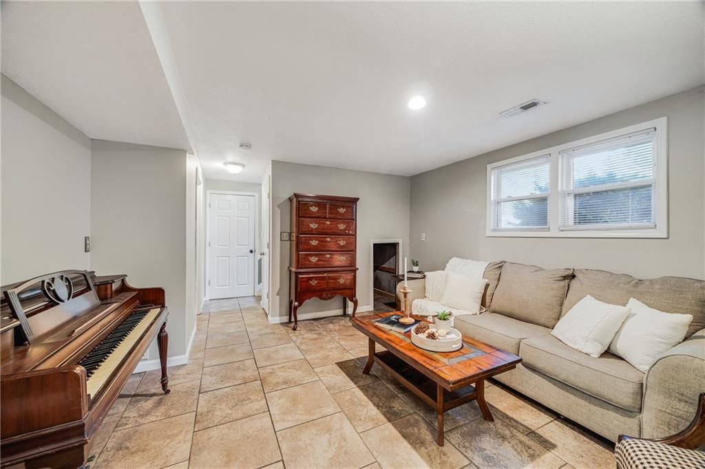 1000 SW Lakeview Boulevard — photo 29