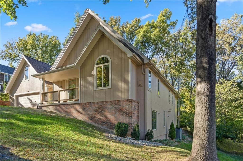 308 NW Briarcliff Circle — photo 3