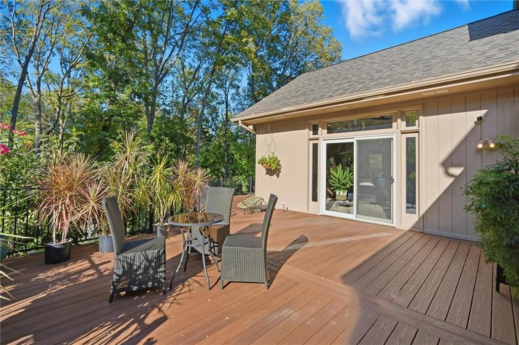 308 NW Briarcliff Circle — photo 5