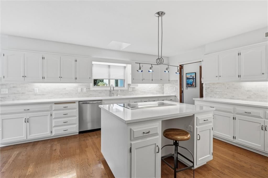 308 NW Briarcliff Circle — photo 11