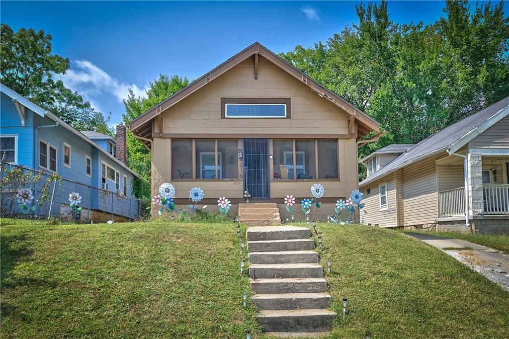 4216 college Avenue — photo 1