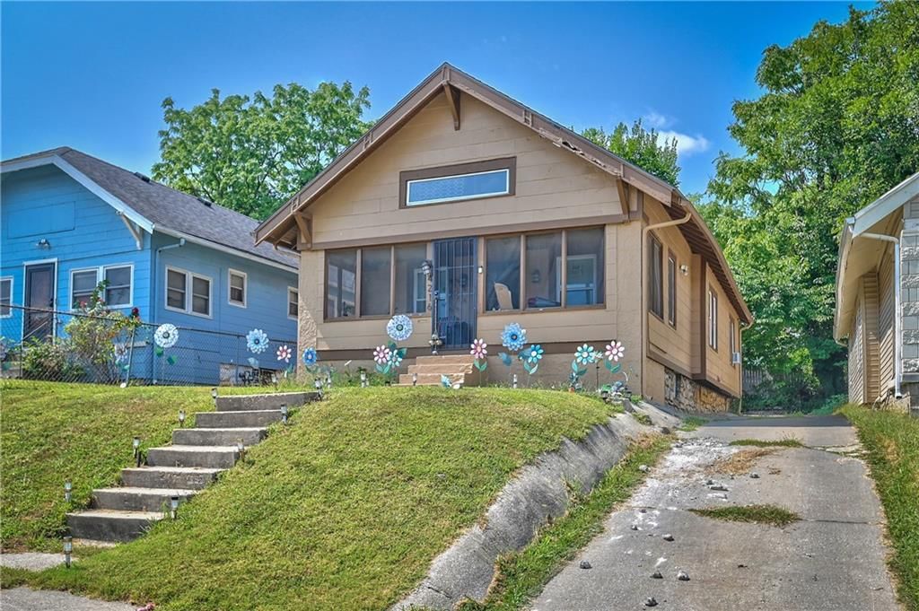 4216 college Avenue — photo 2