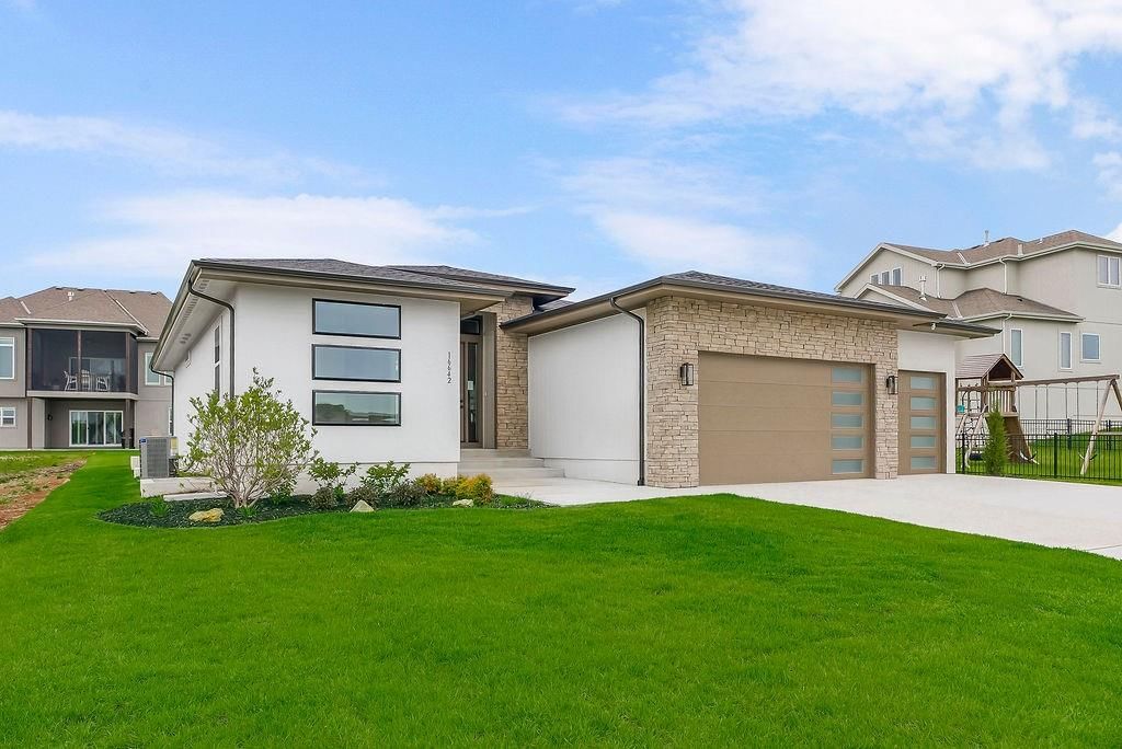 16642 S Hall Street, Olathe, KS