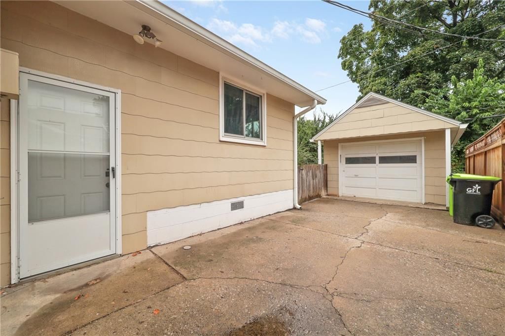 1010 E 22nd Avenue — photo 30