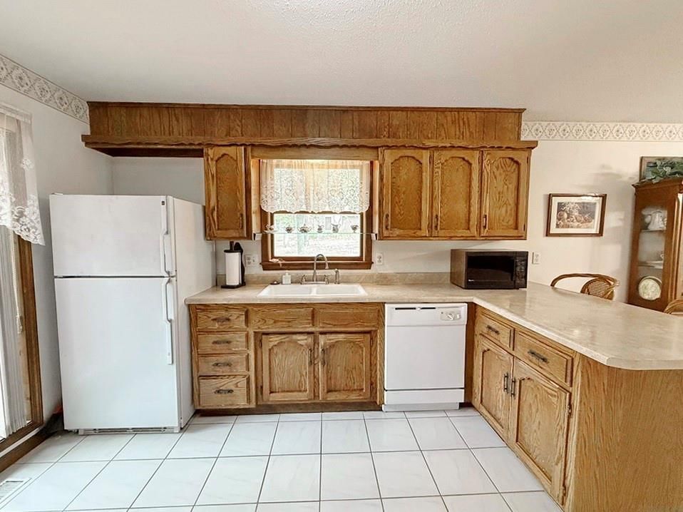 1006 White Oak Drive — photo 15