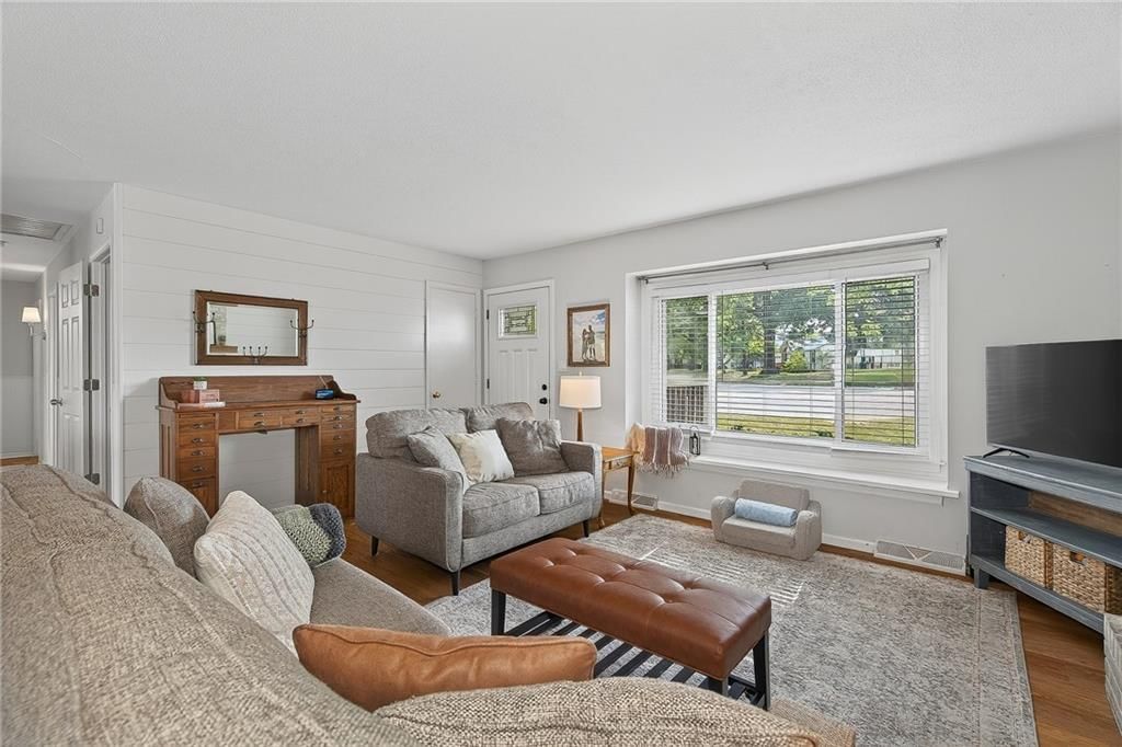 Photo 11 of 47 - 4217 E 42nd Street Way S